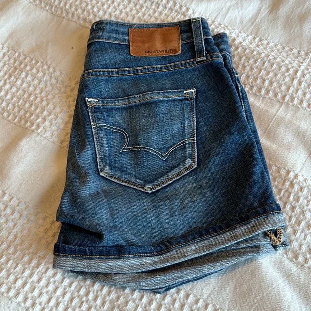 Big Star cuffed denim shorts size 27